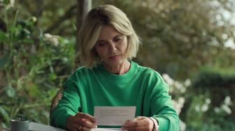 Signora Volpe S03E01 Bitter Harvest 720p AMZN WEB-DL DDP5 1 H 264-NTb